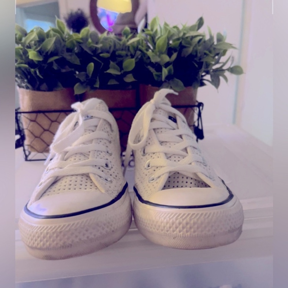 NWOB ALL STAR CHUCK TAYLOR  CONVERSE SNEAKERS 🌺
